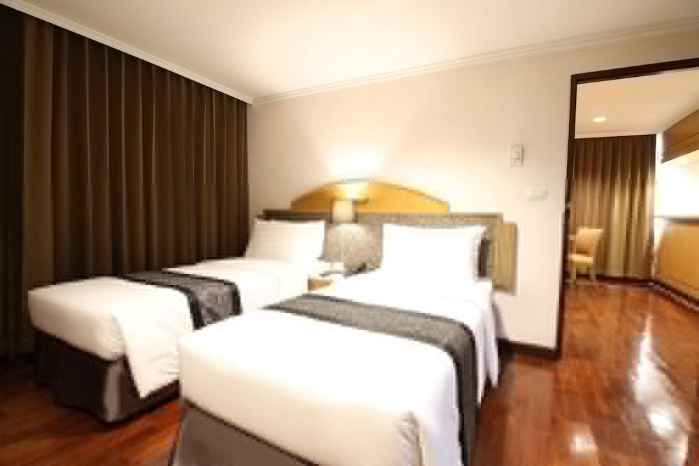 Grand Tower Inn Rama 6 Бангкок Экстерьер фото