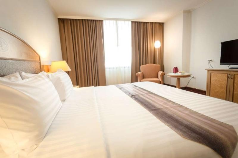 Grand Tower Inn Rama 6 Бангкок Экстерьер фото